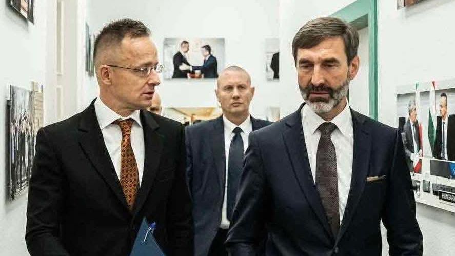 Maďarsko a Slovensko dají zákaz dovozu ruského plynu a ropy k soudu